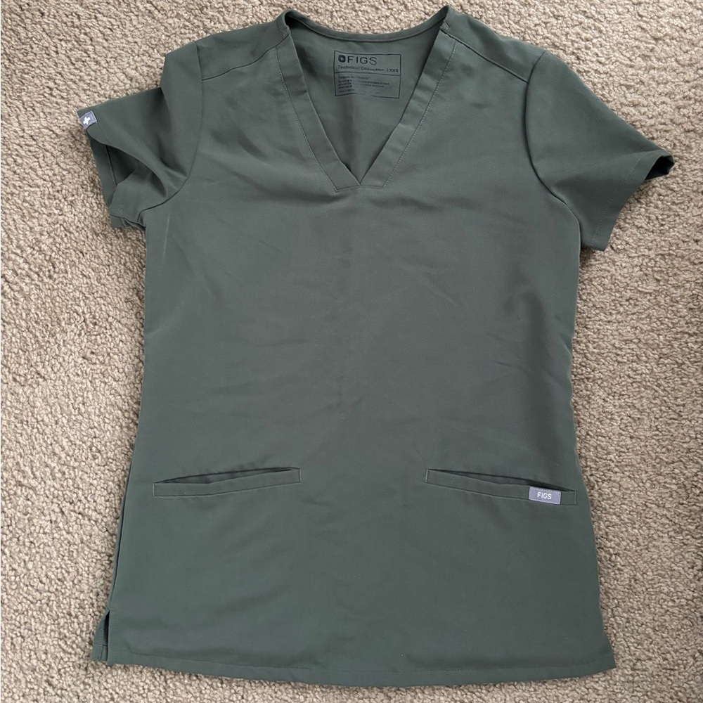 Figs Casma Three-Pocket Scrub Top